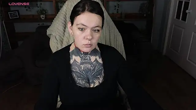 QwertyAnnie Lbo online show from 27, 4, 2026