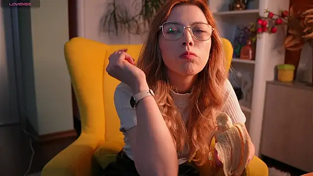 Snapshot of SonyaCubine chatting on 12, 4, 2026 SonyaCubine online show from 12, 4, 2026