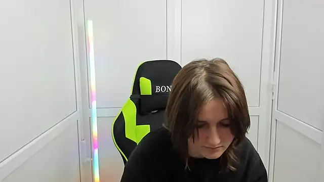 Snapshot of GoldenKiss chatting on 12, 4, 2026 GoldenKiss online show from 12, 4, 2026