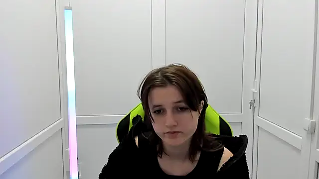 Snapshot of GoldenKiss chatting on 13, 4, 2026 GoldenKiss online show from 13, 4, 2026