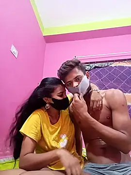 Hot-Couple4 online show from 17, 4, 2026