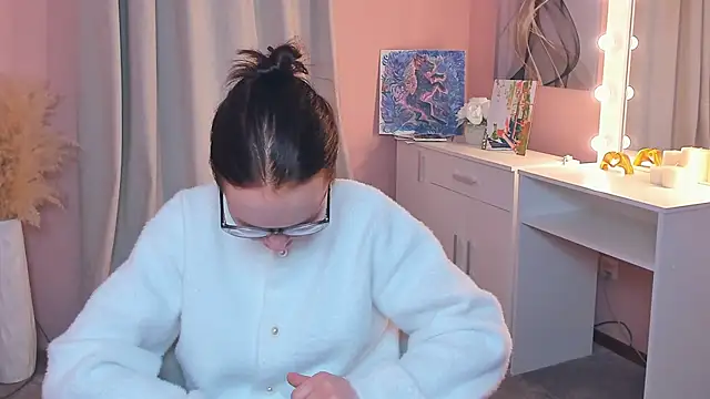 ErmaCurlis online show from 10, 4, 2026