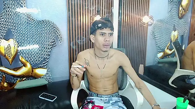 Skinny cute Alyer online show from 6, 5, 2026