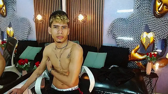 Skinny cute Alyer online show from 17, 6, 2026