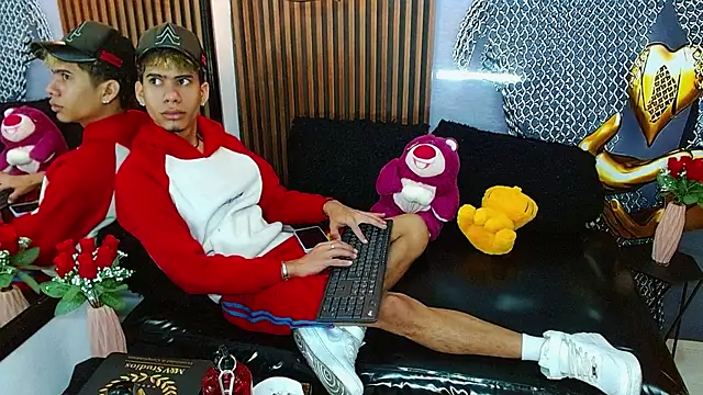 Skinny cute Alyer online show from 24, 6, 2026