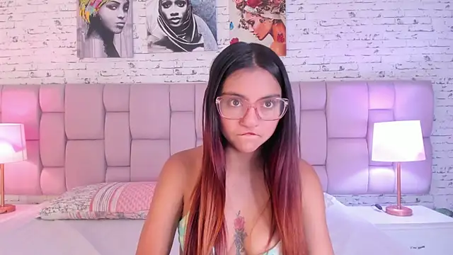 AshleeyRoberts online show from 9, 5, 2026