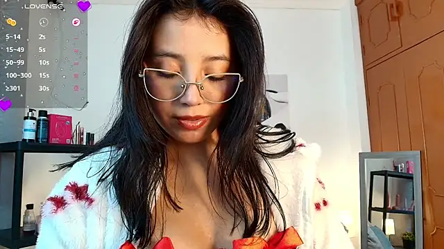 Snapshot of Luna_Ferrer10 chatting on 8, 6, 2026 Luna Ferrer10 online show from 8, 6, 2026