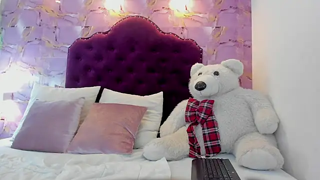 luna bloomm  online show from 15, 5, 2026
