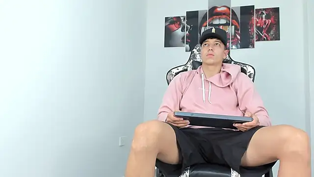 Snapshot of eithan_boy_ chatting on 5, 6, 2026 eithan boy online show from 5, 6, 2026