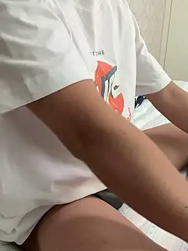 Snapshot of xezie chatting on 11, 4, 2026 xezie online show from 11, 4, 2026