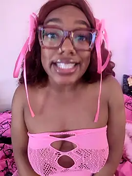 Snapshot of ChocolatCoveredStrawberry chatting on 10, 4, 2026 ChocolatCoveredStrawberry online show from 10, 4, 2026