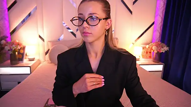Snapshot of DoveLovee chatting on 4, 6, 2026 DoveLovee online show from 4, 6, 2026