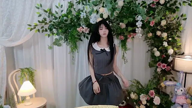 Zoe-001 online show from 24, 6, 2026