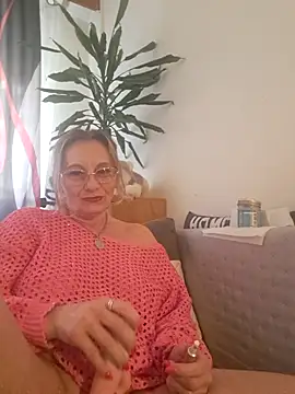 Blond lady czech online show from 17, 4, 2026