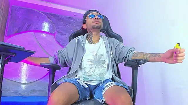 Josh Hot Sex online show from 13, 4, 2026