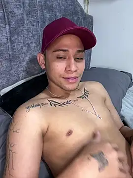 Snapshot of MrDark_Fire chatting on 15, 4, 2026 MrDark Fire online show from 15, 4, 2026