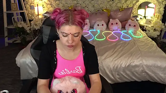 PinkyTrix online show from 7, 5, 2026