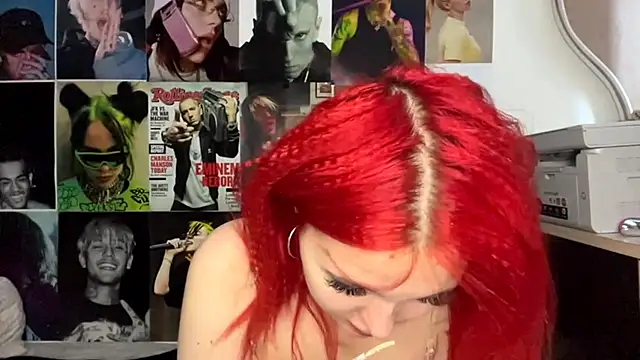 Snapshot of LaineRivett chatting on 12, 4, 2026 LaineRivett online show from 12, 4, 2026