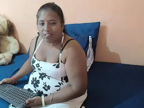 Snapshot of _IndianDiamond4u_ chatting on 11, 4, 2026 IndianDiamond4u online show from 11, 4, 2026