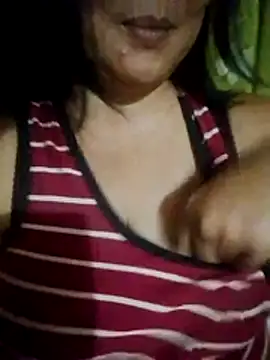 Snapshot of jeanyummytits chatting on 21, 6, 2026 jeanyummytits online show from 21, 6, 2026