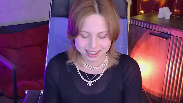 Snapshot of VivienneHebert chatting on 26, 6, 2026 VivienneHebert online show from 26, 6, 2026