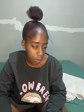 petite bee online show from 2, 5, 2026