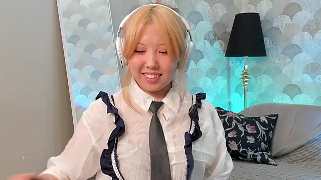 Snapshot of AzureMimi chatting on 23, 4, 2026 AzureMimi online show from 23, 4, 2026