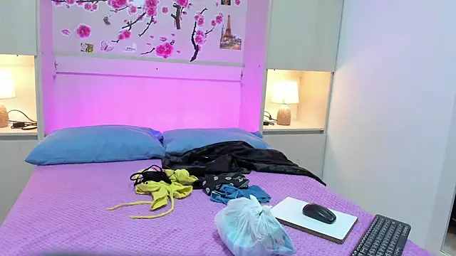 TaylorBloom online show from 21, 4, 2026