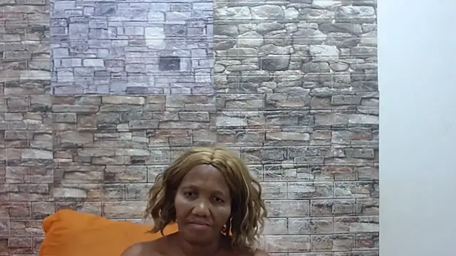 BossyBustyQueen online show from 10, 5, 2026