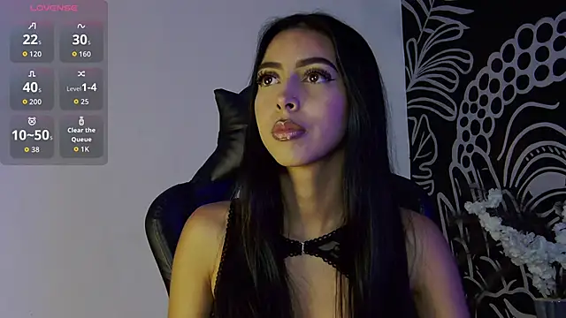 Mia Gloww  online show from 22, 4, 2026