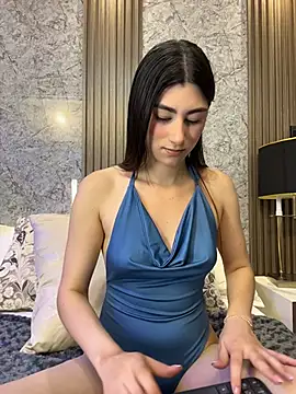evelyn hills online show from 23, 4, 2026