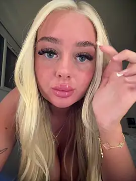 Snapshot of Vanillaheavennn chatting on 13, 4, 2026 Vanillaheavennn online show from 13, 4, 2026