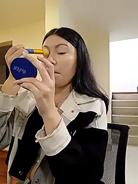 Snapshot of Emiily__Evans chatting on 22, 4, 2026 Emiily Evans online show from 22, 4, 2026