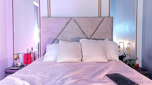 EmmaWilliammss online show from 8, 6, 2026