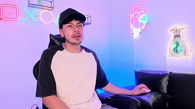 Izack 01 online show from 17, 4, 2026