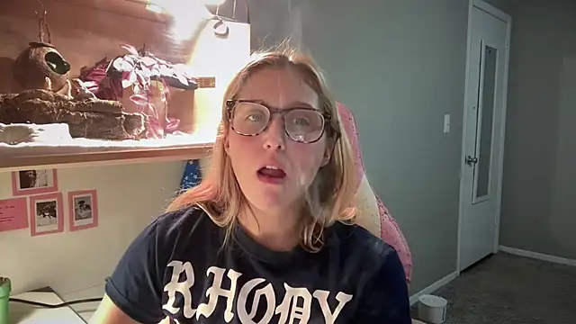 MUSCLEMOMMY1365 online show from 11, 6, 2026