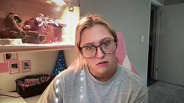 MUSCLEMOMMY1365 online show from 11, 6, 2026
