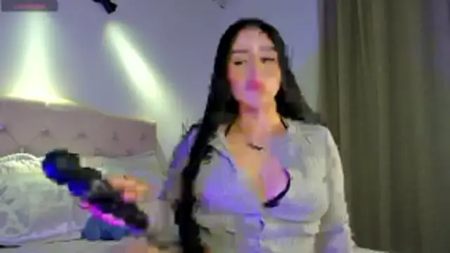 Snapshot of holly444_ chatting on 23, 5, 2026 holly444 online show from 23, 5, 2026