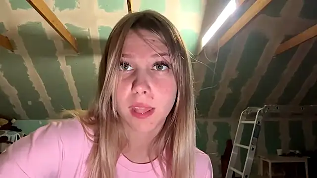 Skinny girl  online show from 21, 4, 2026