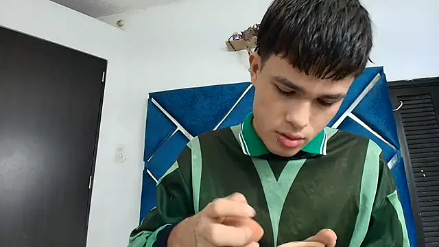 Snapshot of EdwinBoys chatting on 10, 6, 2026 EdwinBoys online show from 10, 6, 2026