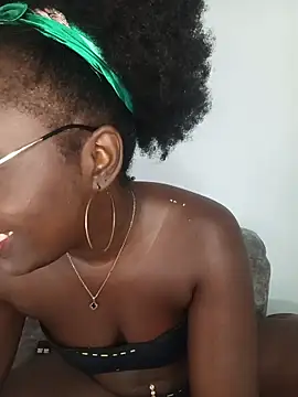 Snapshot of KaleaEbony chatting on 13, 5, 2026 KaleaEbony online show from 13, 5, 2026