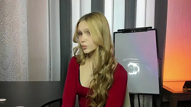 AdelineCrash online show from 16, 4, 2026