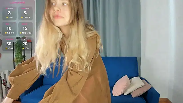 Glitch Doll online show from 18, 4, 2026