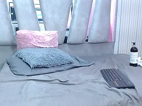 CarlaSpenser online show from 27, 4, 2026