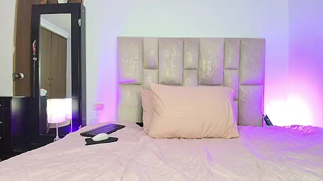 hott mature online show from 2, 6, 2026