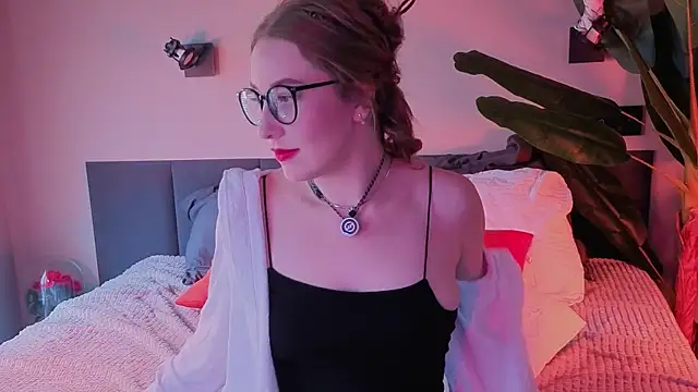 Snapshot of ShowmeYourfetish chatting on 4, 6, 2026 ShowmeYourfetish online show from 4, 6, 2026