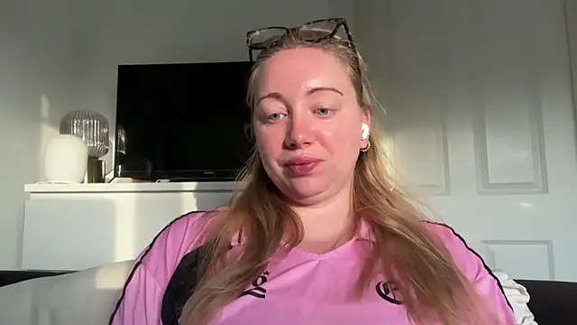 Snapshot of arielsweetieee chatting on 15, 6, 2026 arielsweetieee online show from 15, 6, 2026