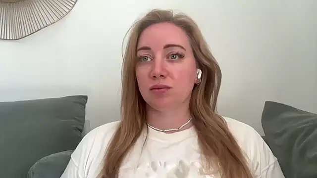 Snapshot of arielsweetieee chatting on 3, 7, 2026 arielsweetieee online show from 3, 7, 2026