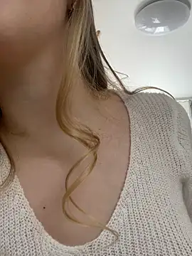 Snapshot of LilianHowards chatting on 4, 5, 2026 LilianHowards online show from 4, 5, 2026