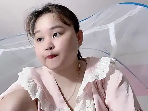 Snapshot of NhungNhun789 chatting on 9, 5, 2026 NhungNhun789 online show from 9, 5, 2026